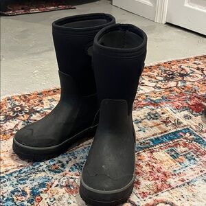 Bogs Black Youth Boots size 3